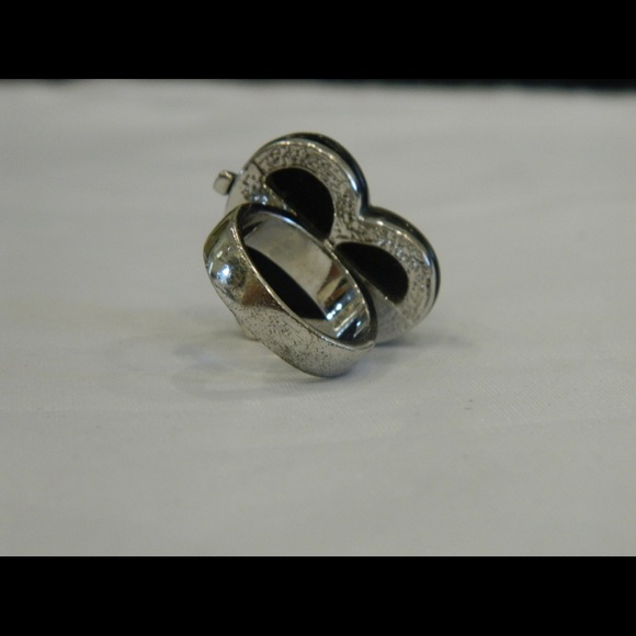Heart Cocktail Ring Size 5 Black With Rhinestones In Excellent Condition - Picture 3 of 4